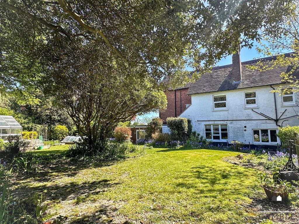 Property photo 1 of 18 01323 438506