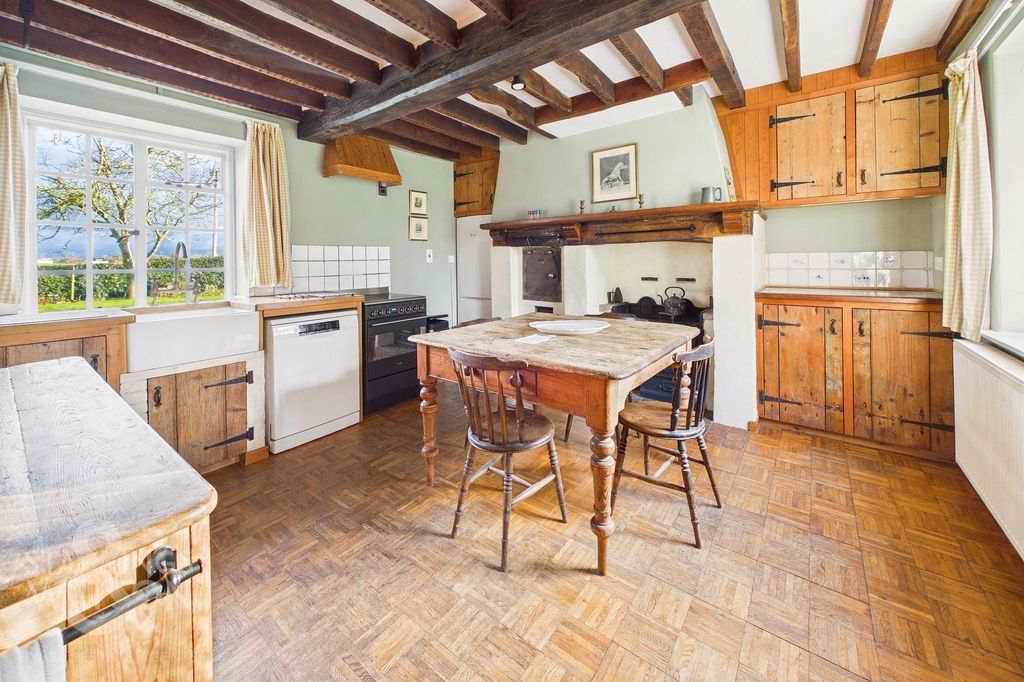 Property photo 3 of 33