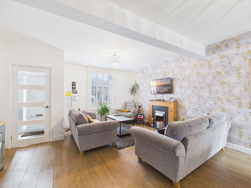 Property photo 2 of 32