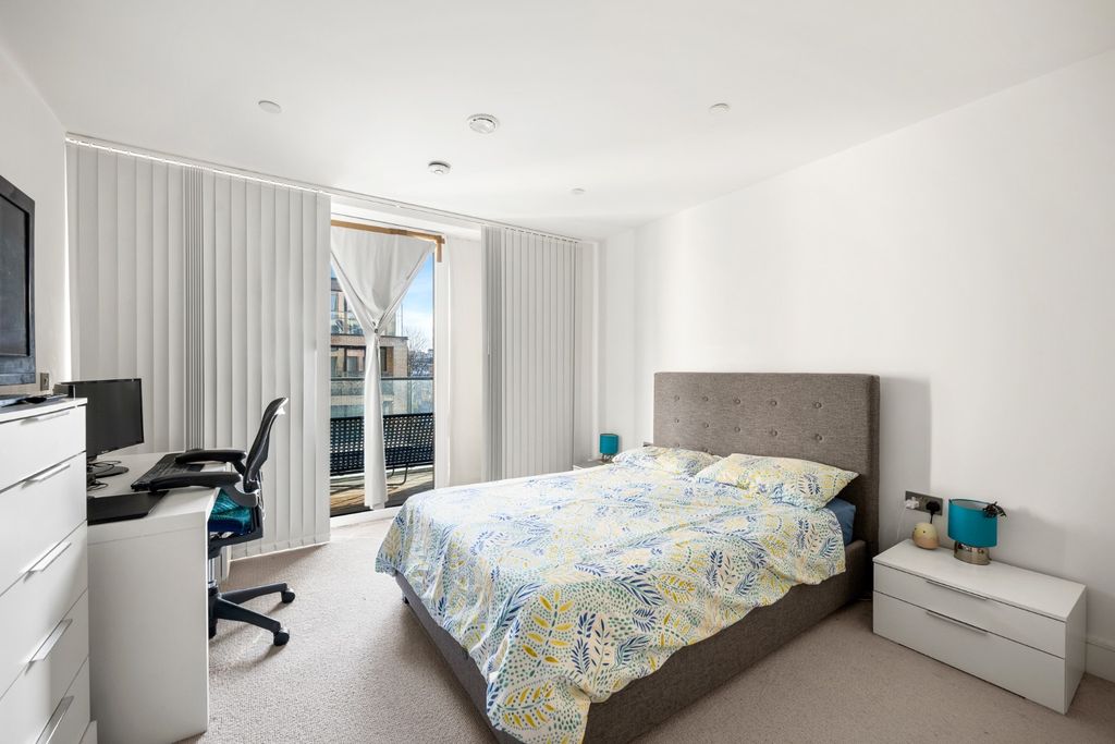 Property photo 3 of 10 4810374