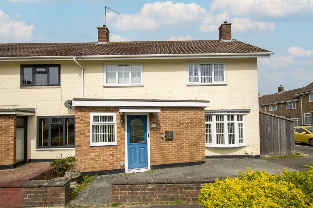 Property photo 1 of 16 Extended 3 Bed End Of Terrace In Crawley