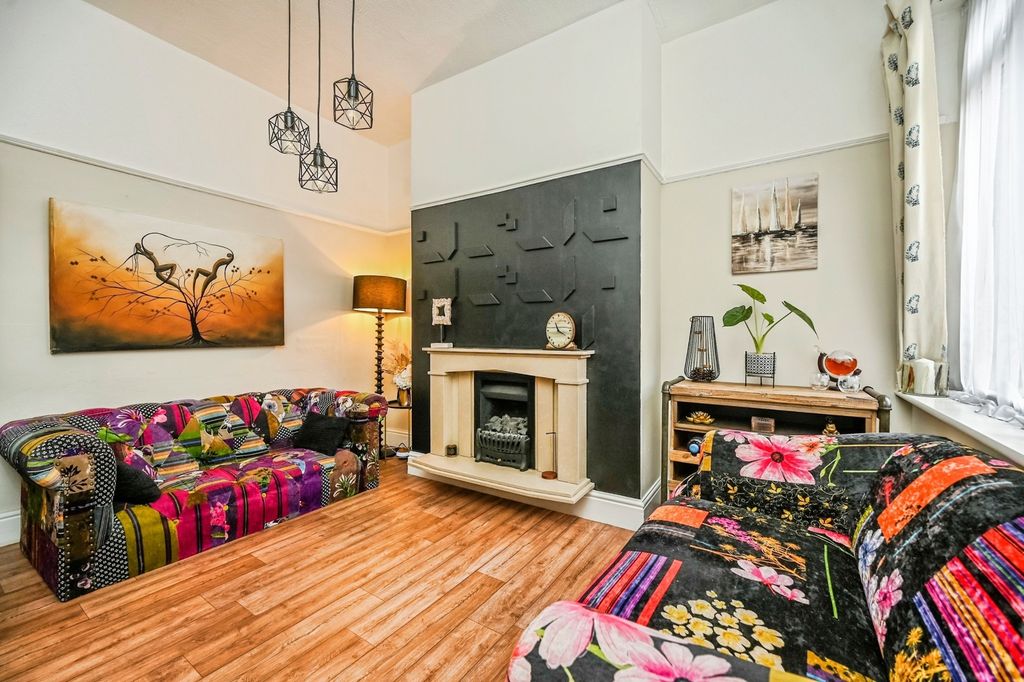 Property photo 3 of 11 Pbox-Img.Jpg