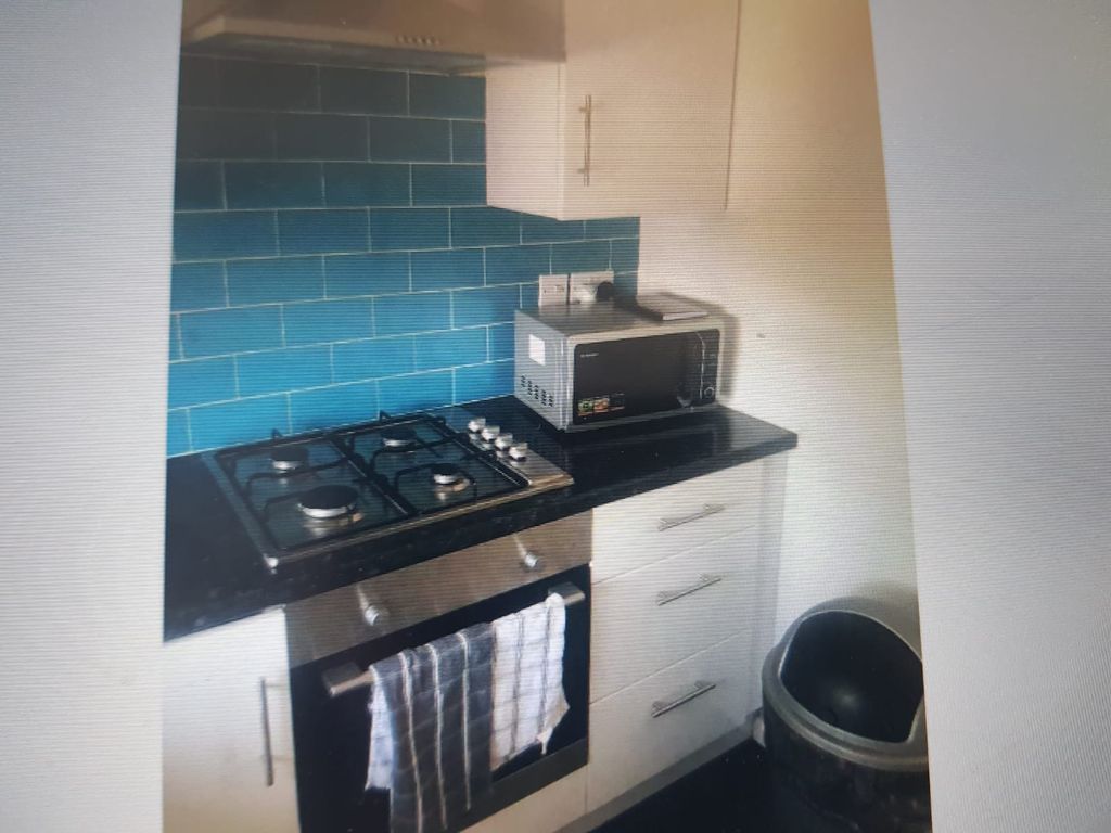 Property photo 1 of 8 A Well Presented Two Bedroom Flat To Rent