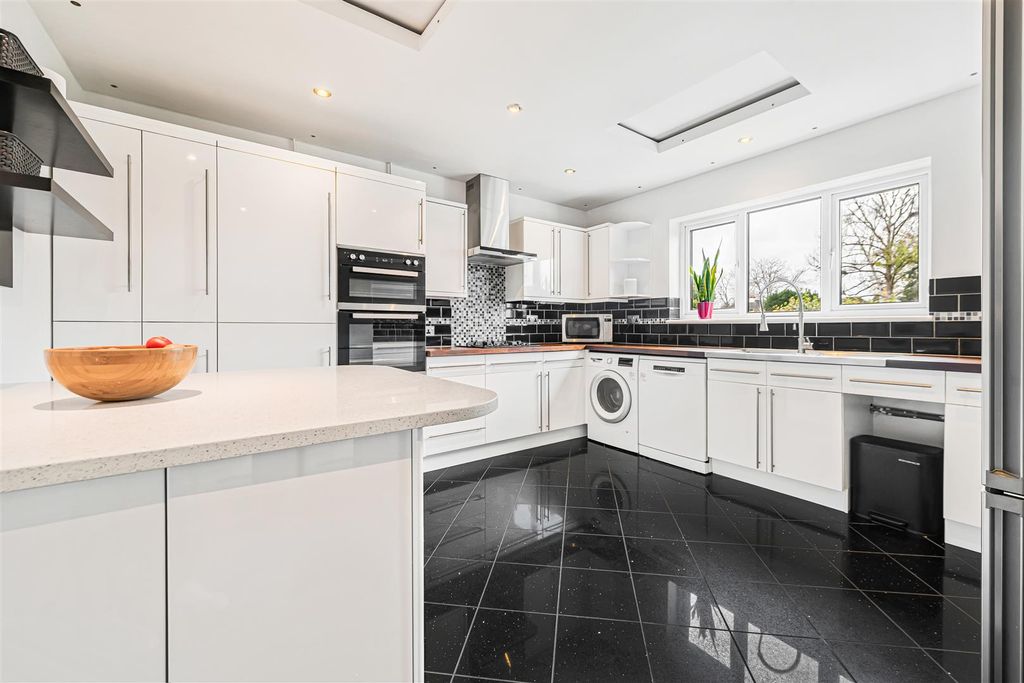 Property photo 3 of 19 63_66735.Jpg