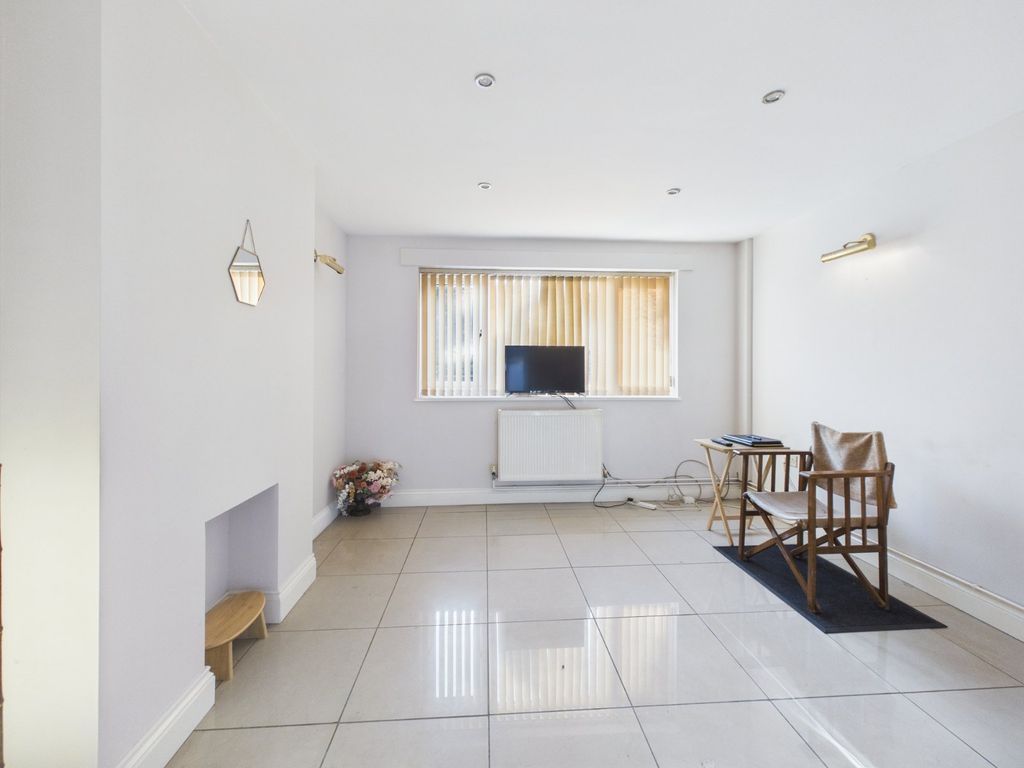 Property photo 2 of 9 Living Room