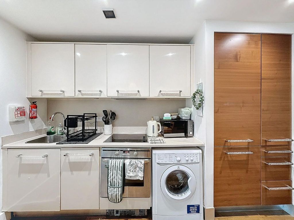 Property photo 3 of 16 Living/Kitchen Area