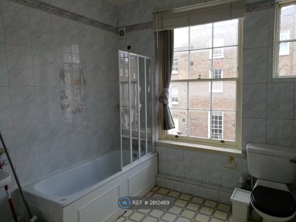 Property photo 2 of 9 Bathroom