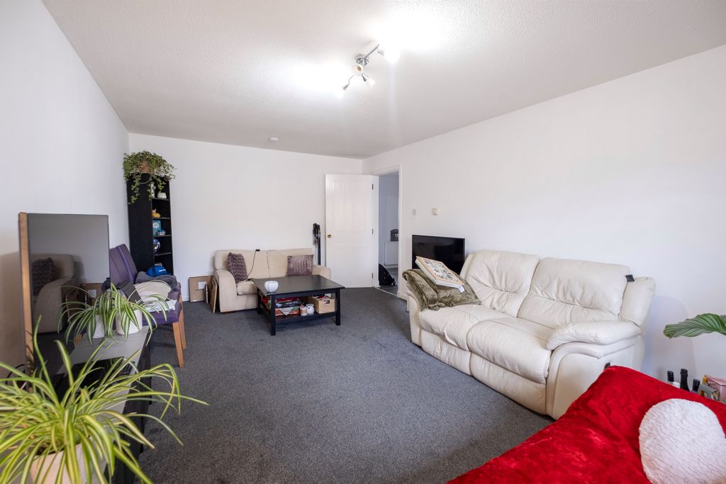 Property photo 3 of 27