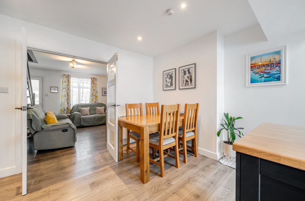 Property photo 3 of 12 3 - 1495981-9-6A5E39F...