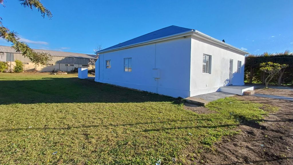 Property photo 2 of 17 1Sw1708456