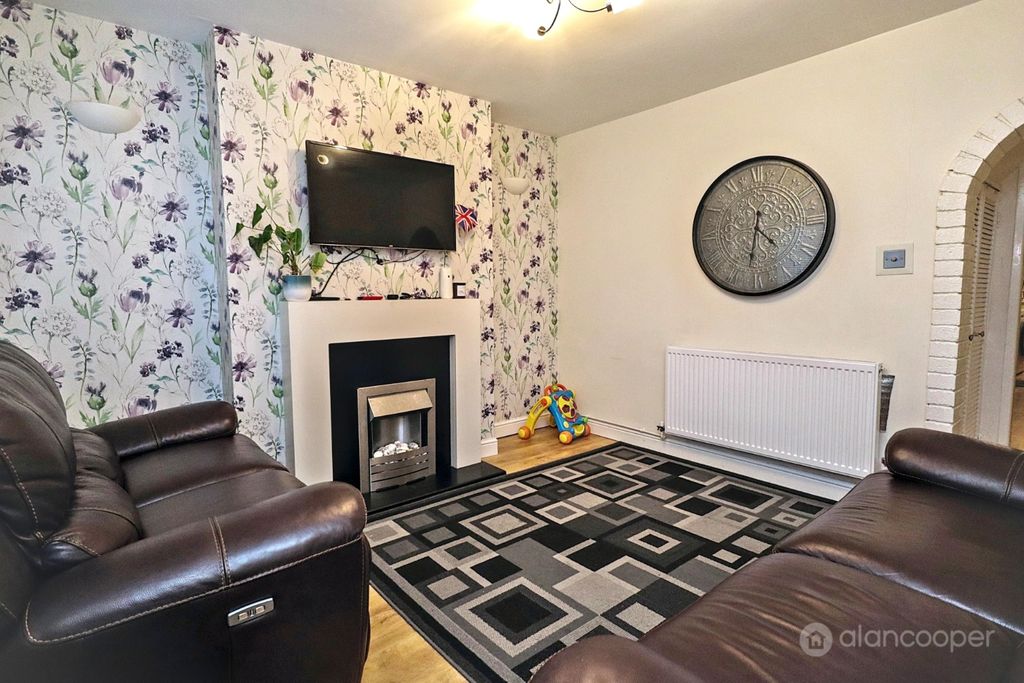 Property photo 2 of 14 3882612