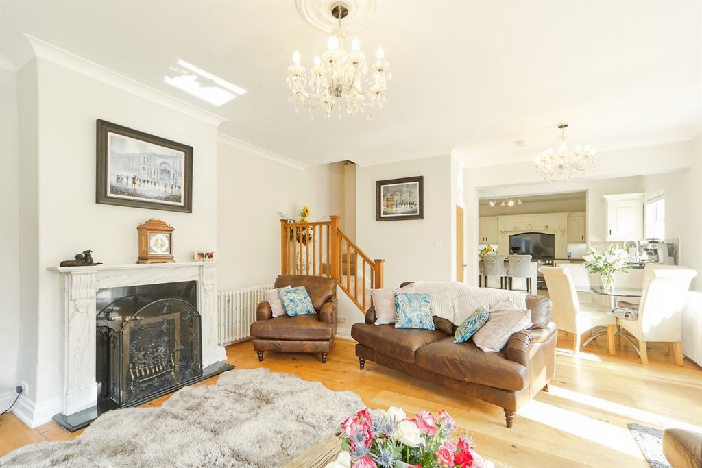 Property photo 2 of 26