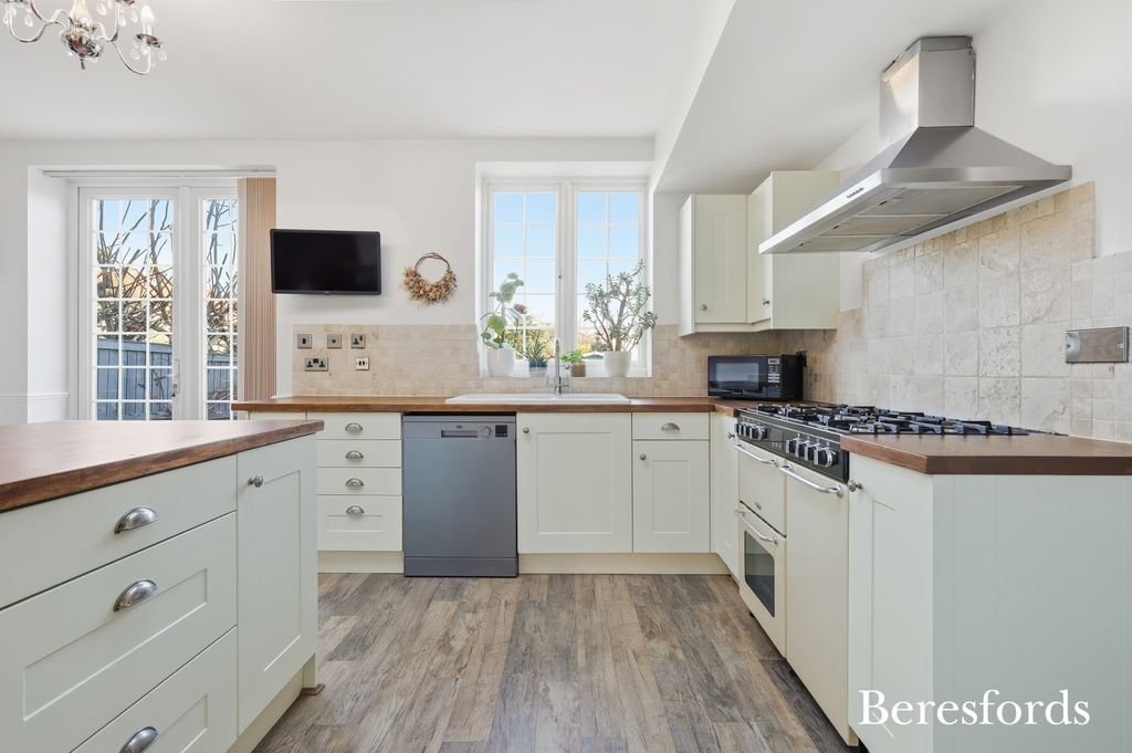 Property photo 3 of 26 Picture No. 12