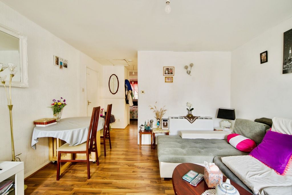 Property photo 3 of 8 Pbox-Img.Jpg
