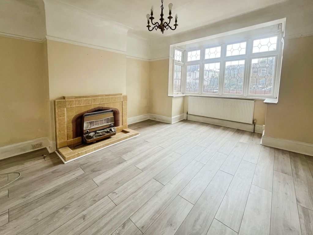 Property photo 2 of 12 Pbox-Living_Room-344926.Jpeg