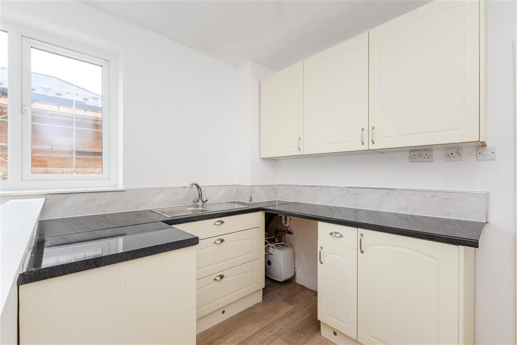 Property photo 3 of 17 Kitchen