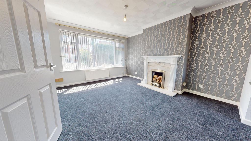 Property photo 2 of 24 Standish Drive Reception Room