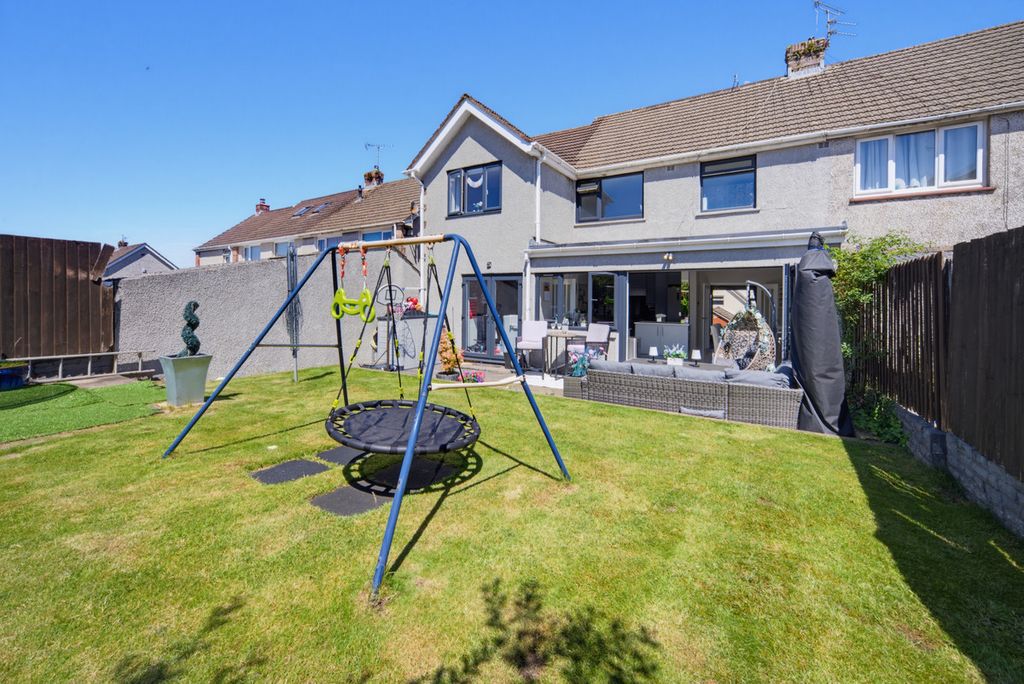 Property photo 2 of 31