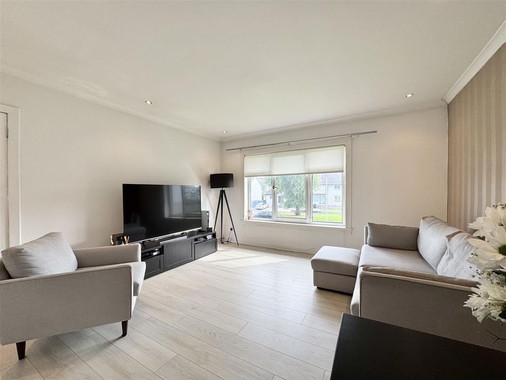 Property photo 2 of 10 Lounge