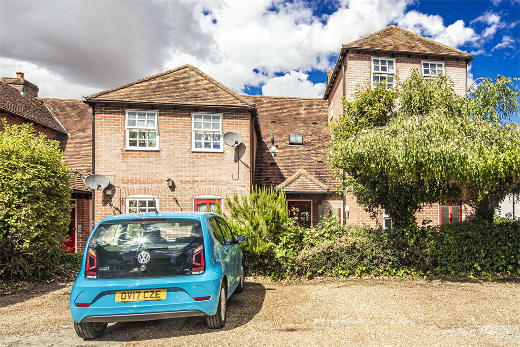 Property photo 1 of 11