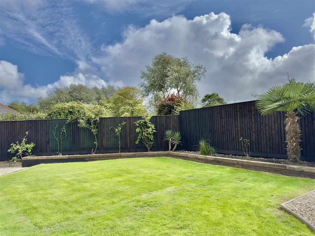 Property photo 3 of 26 Gardens