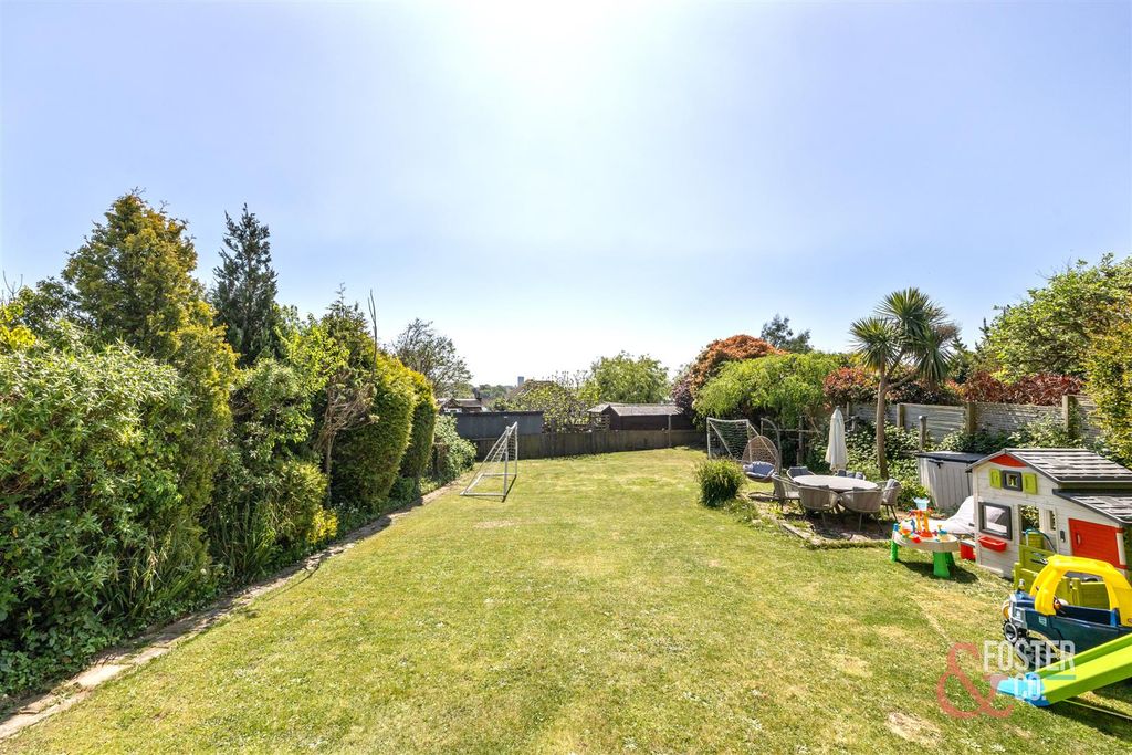 Property photo 2 of 27 Shirley Drive 90-019.Jpg