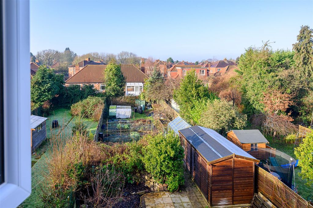 Property photo 2 of 24 Garden 1