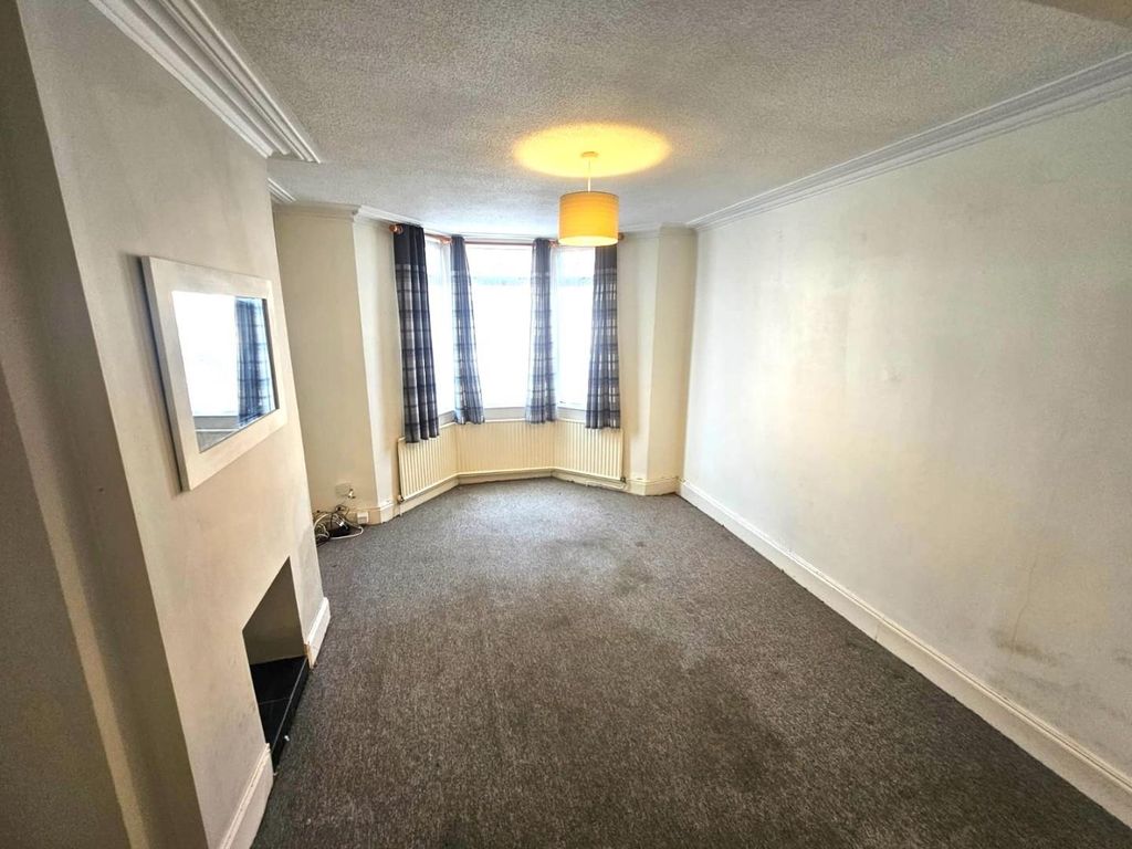Property photo 3 of 15 Sitting Room