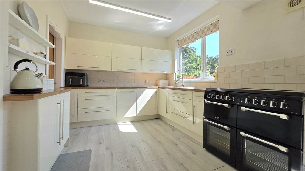 Property photo 3 of 28 Picture No. 21