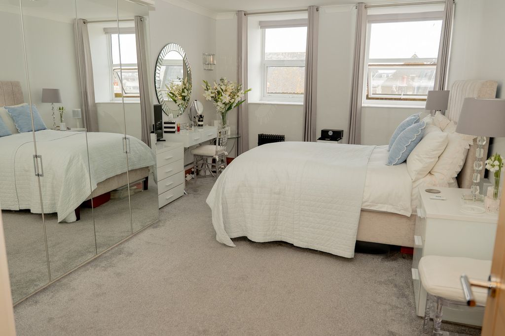 Property photo 1 of 30