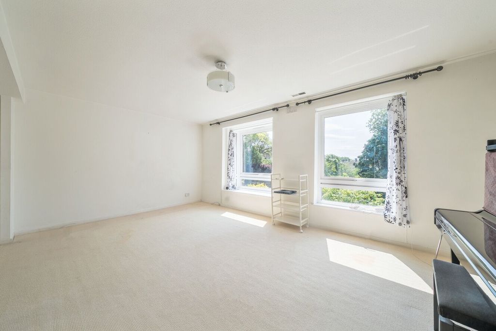 Property photo 2 of 19 Picture No. 21