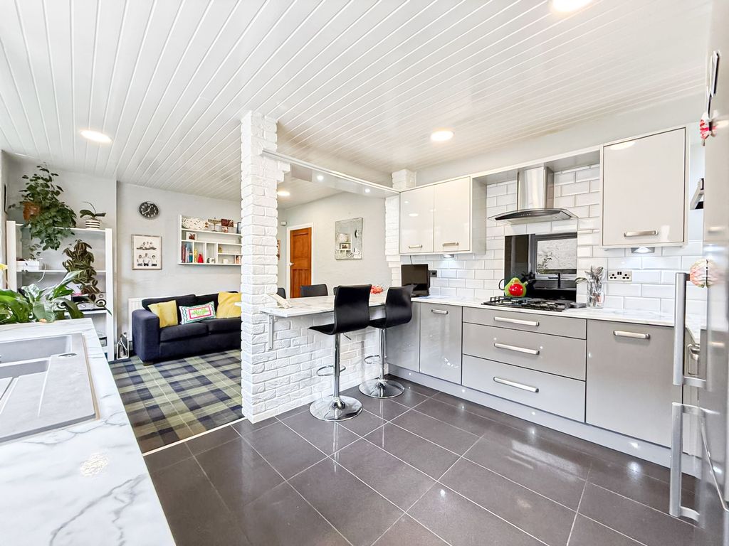 Property photo 2 of 25 Photo 23