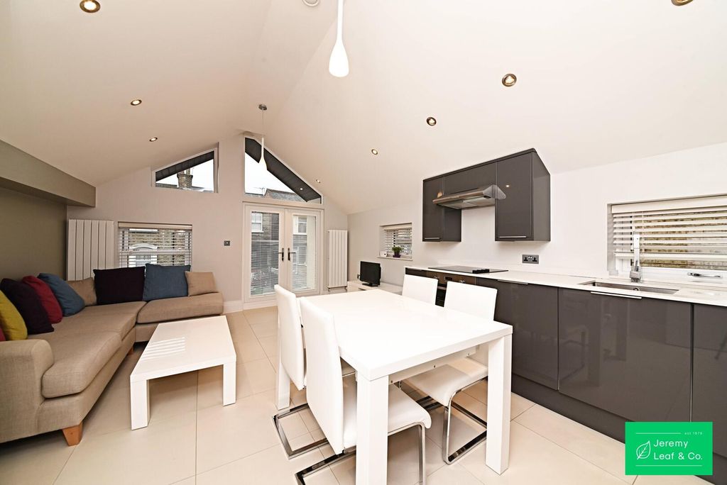 Property photo 1 of 10 Kitchen