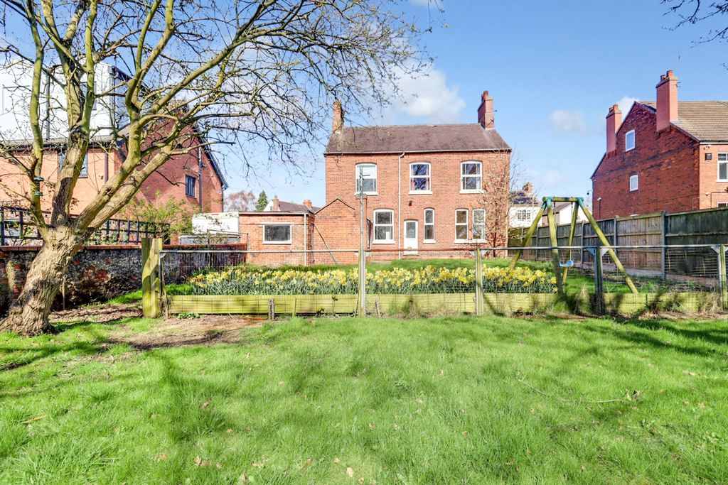 Property photo 2 of 18 Garden Looking At The House