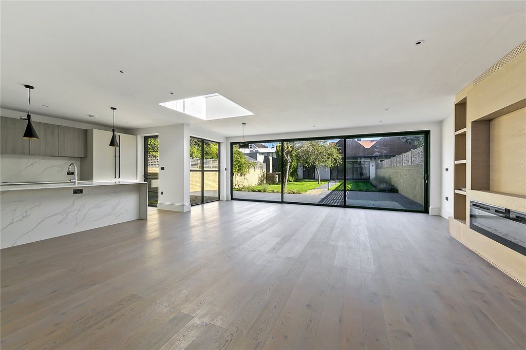 Property photo 3 of 18 Picture No. 12