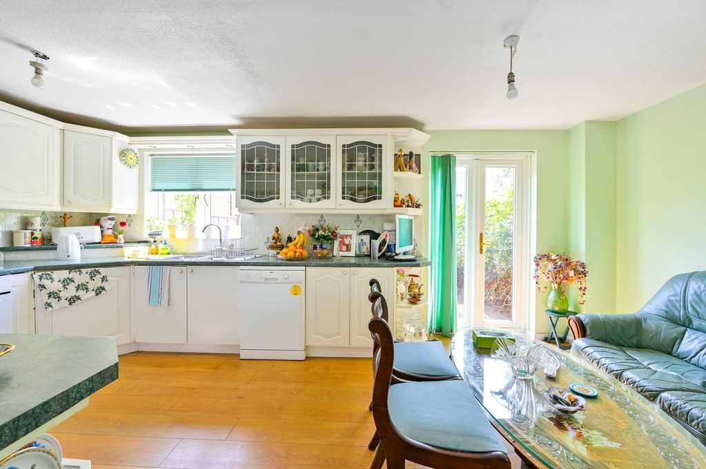 Property photo 3 of 10