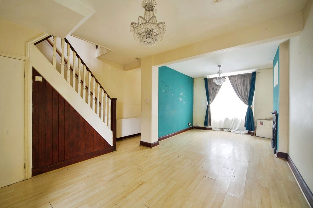 Property photo 3 of 18 Photo