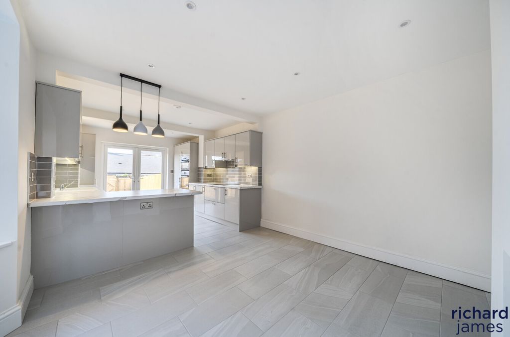 Property photo 3 of 22 9A121238684d49Cebb3F0E76551512ee