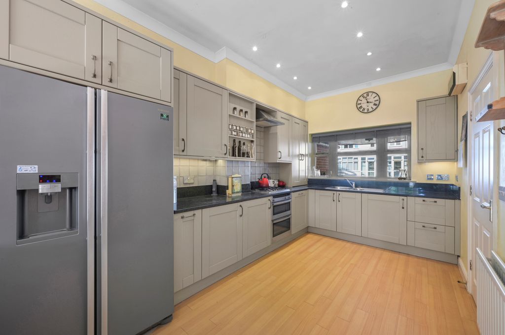 Property photo 2 of 24 Picture No. 22