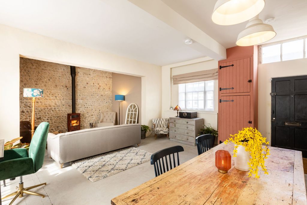 Property photo 3 of 18