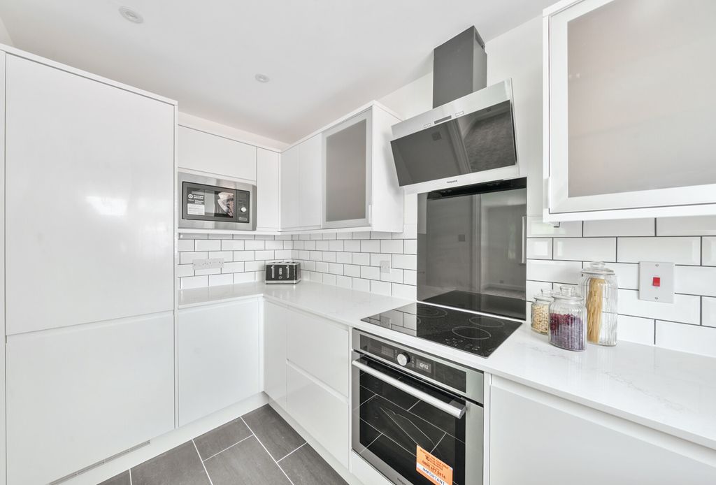 Property photo 3 of 11 1317972-13-68626F...