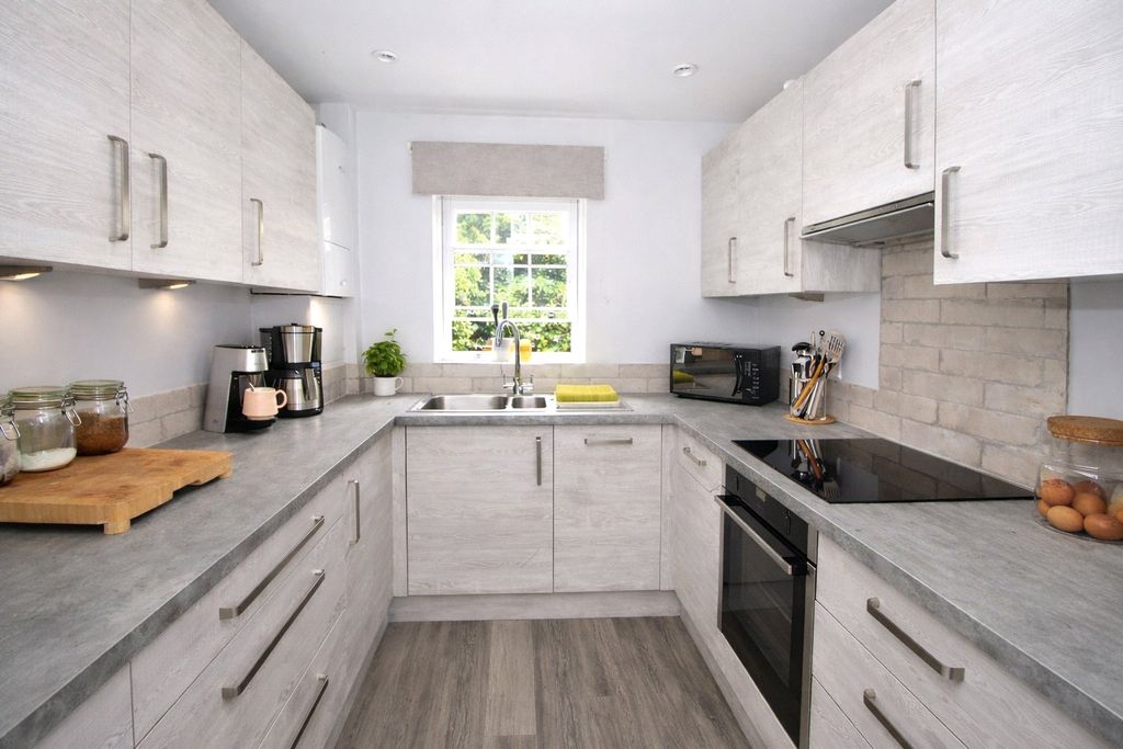 Property photo 2 of 9 Picture No. 24