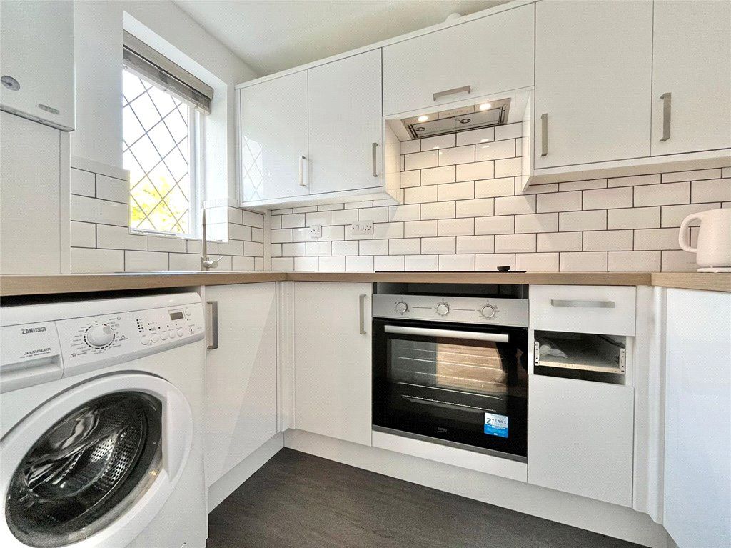 Property photo 3 of 8 Kitchen