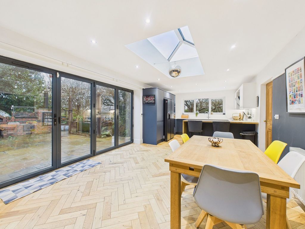 Property photo 2 of 15 Dining Kitchen