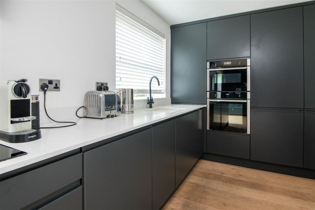 Property photo 3 of 19 Kitchen / Diner