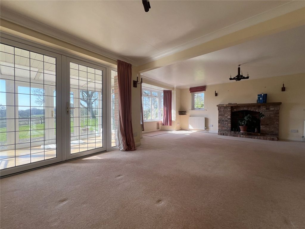 Property photo 2 of 28 Sitting/Dining Room