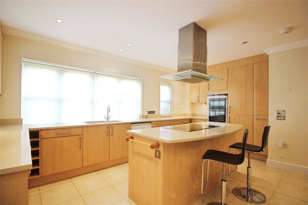 Property photo 3 of 13 Picture No. 11