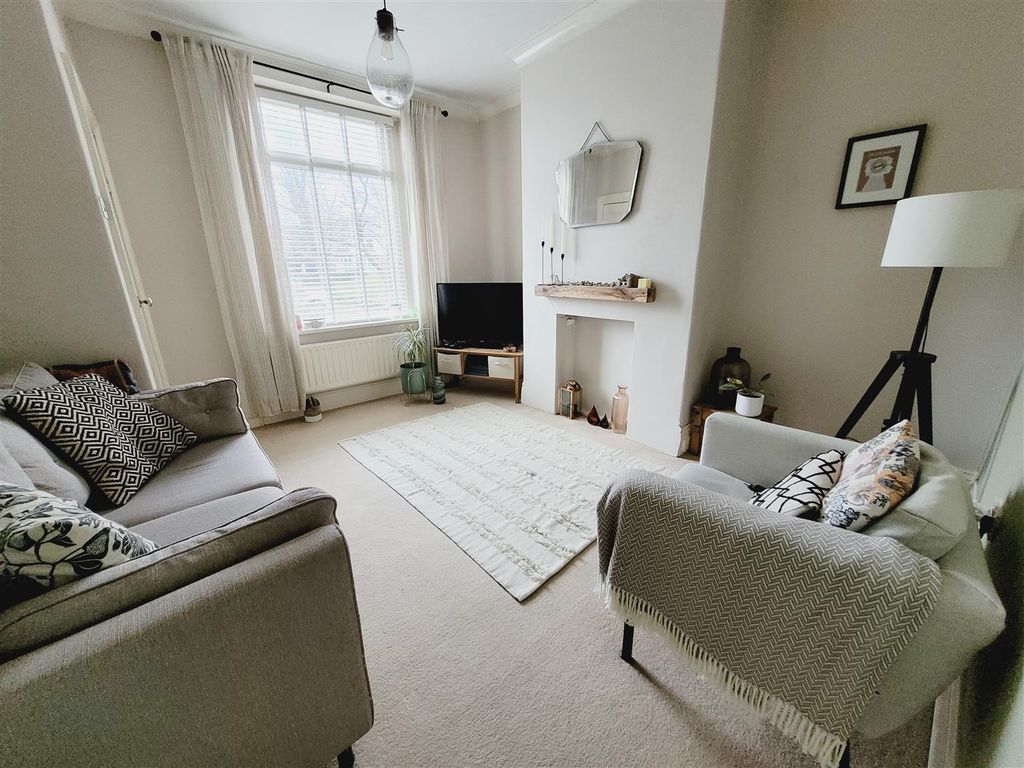 Property photo 3 of 20 86 Lowerhouses Lane (5).Jpg