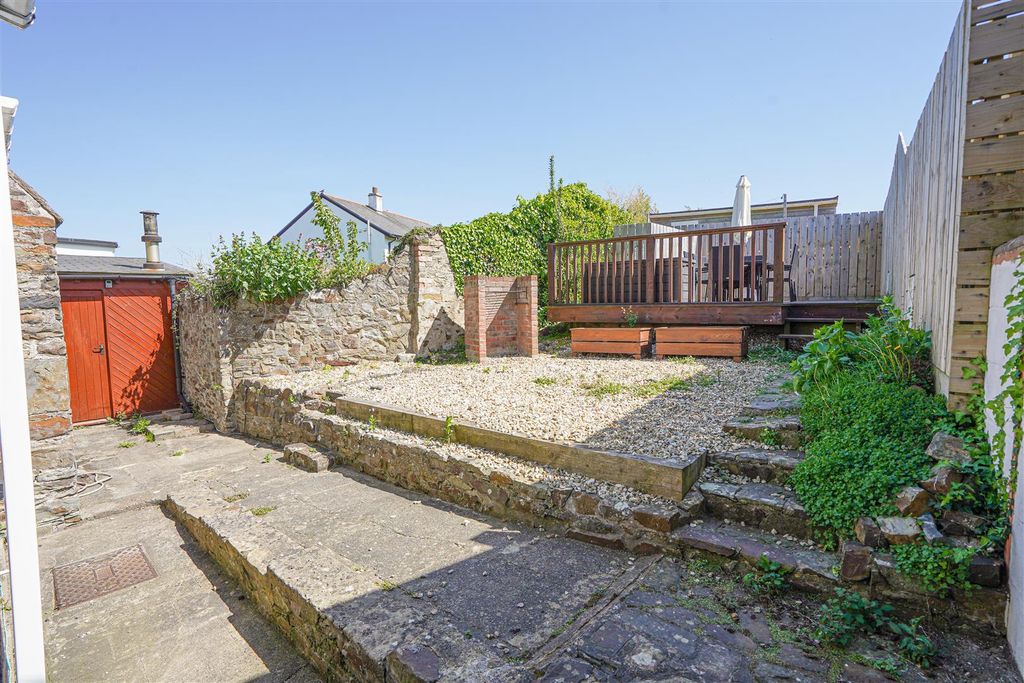 Property photo 2 of 28