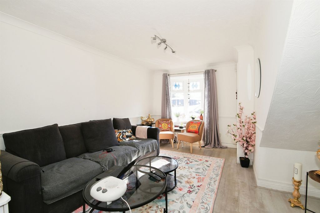 Property photo 3 of 12